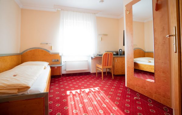 Single Room Economy