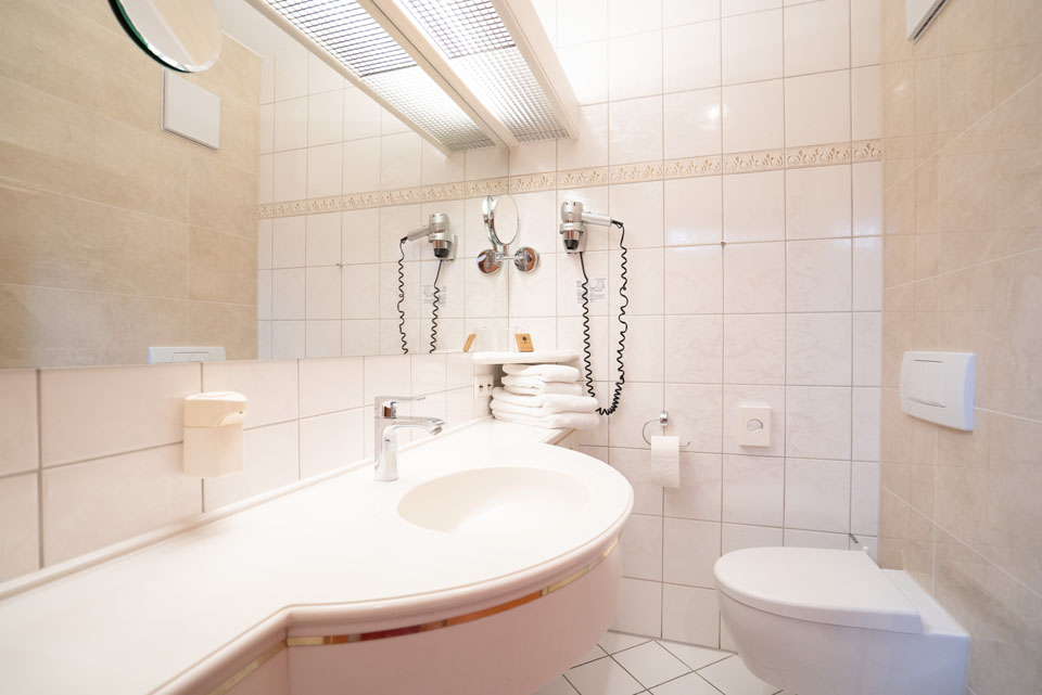 Doppelzimmer Classic Badezimmer | Hotel Adler